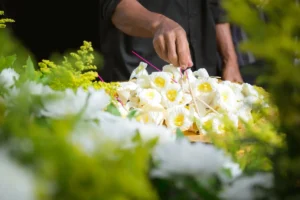 ฝันเห็นงานศพ มีคำทำนายว่าอย่างไร พร้อมเลขเด็ดและคำแนะนำในการใช้ชีวิต
